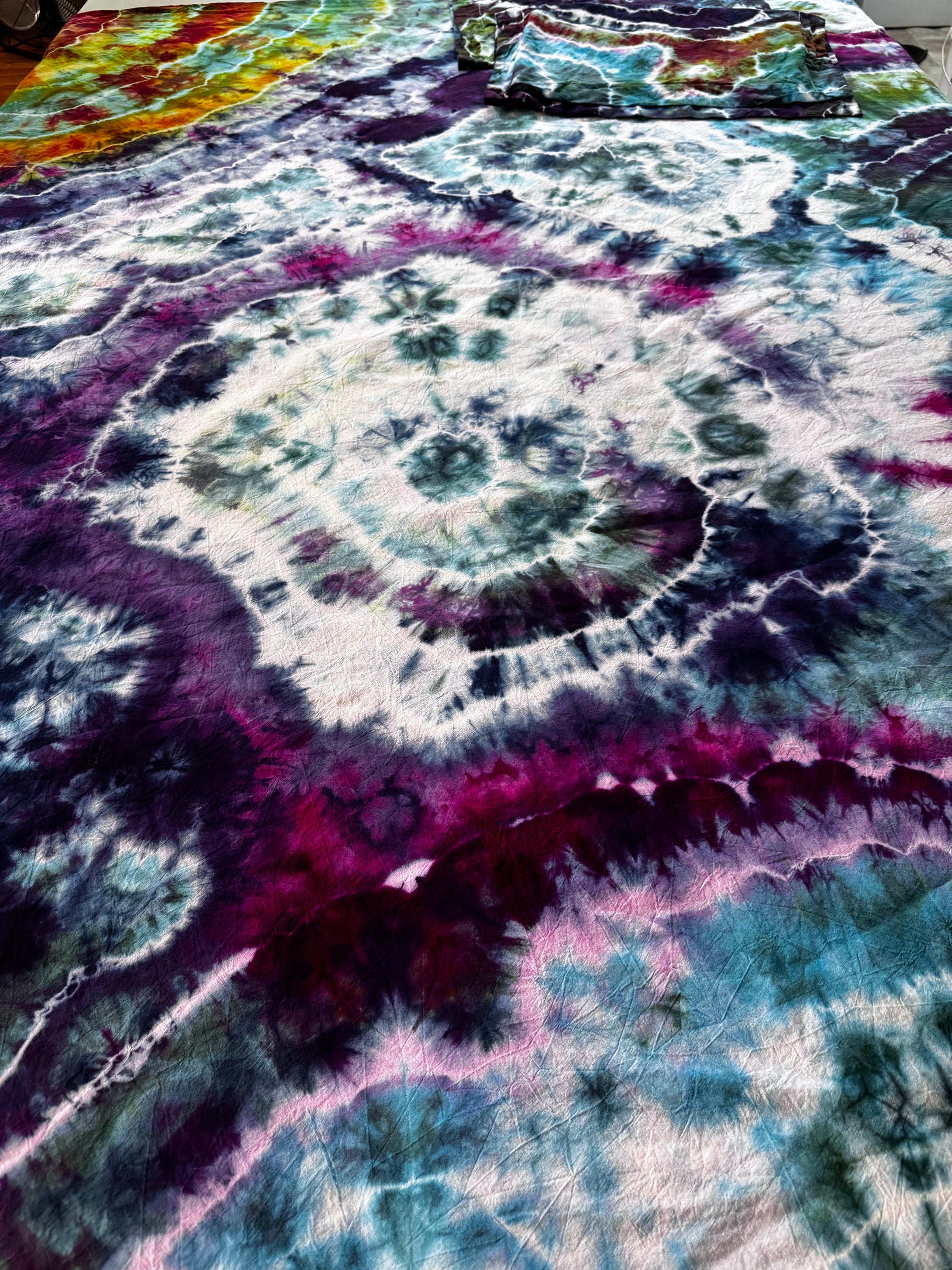 TIE DYE BLANKETS