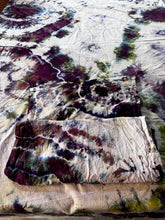 Load image into Gallery viewer, TIE DYE BLANKETS
