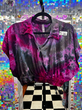 Load image into Gallery viewer, COLLAR CROP TOP
