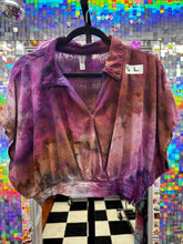 Load image into Gallery viewer, COLLAR CROP TOP
